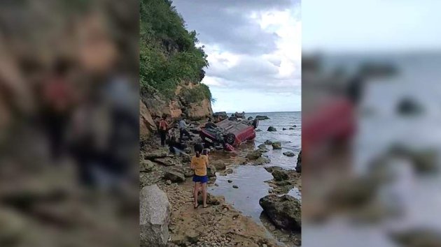 Гражданка России погибла на Филиппинах после падения автомобиля со скалы в море